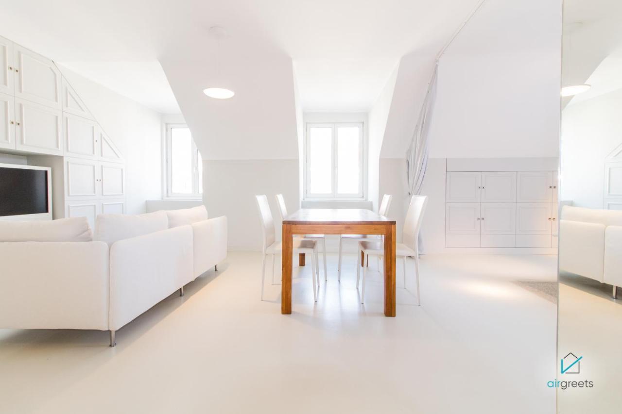 Modern, Minimalist Flat In Appartamento *